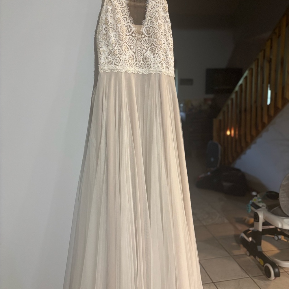 Elegant Lace Top Wedding Dress in Cream